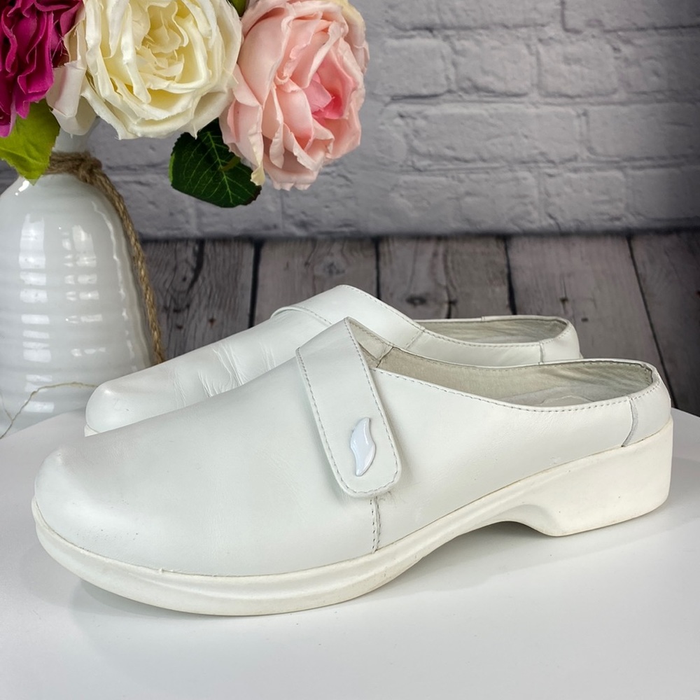 PROPET White Leather Slip On Mules